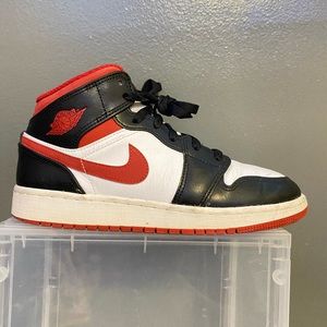 Nike Black and Red Sneakers High-Top Design